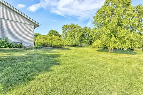 9655 Applegate Dr, Roscoe, IL 61073 photo 3