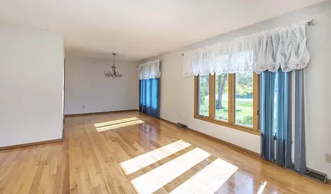 9655 Applegate Dr, Roscoe, IL 61073 photo 5