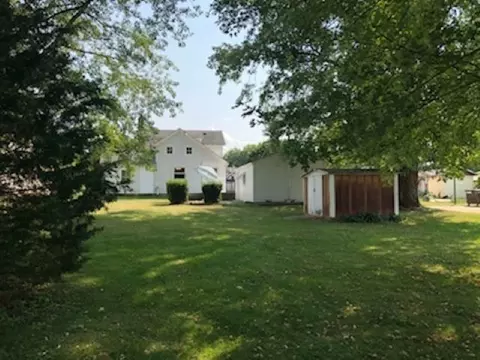 102 E 3rd St, Leaf River, IL 61047 photo 2