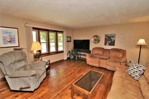 3767 Doreen Dr, Roscoe, IL 61073 photo 3