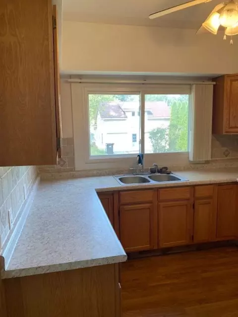 140 S 6th St, Capron, IL 61012 photo 8