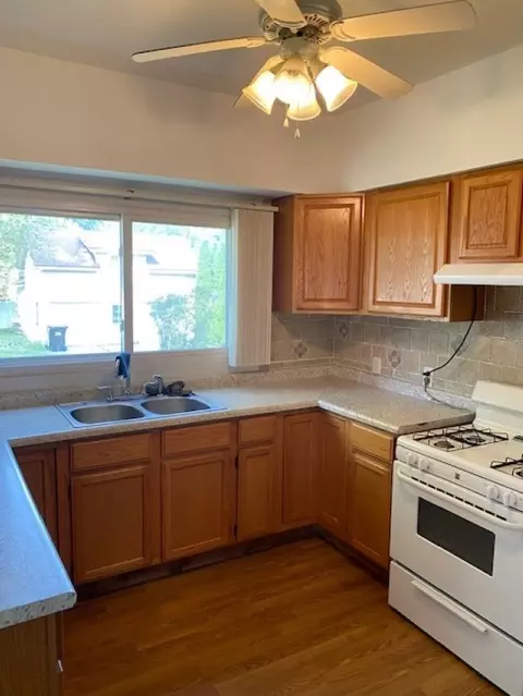 140 S 6th St, Capron, IL 61012 photo 9