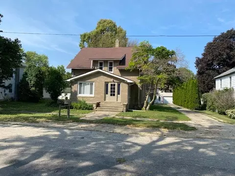 140 S 6th St, Capron, IL 61012 photo 3