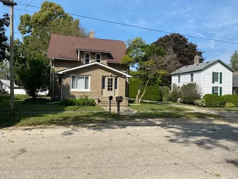 140 S 6th St, Capron, IL 61012 photo 2