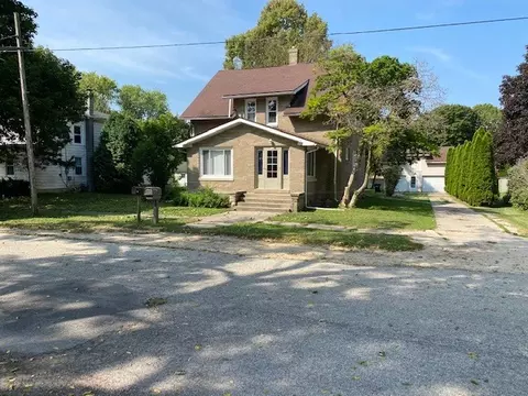 140 S 6th St, Capron, IL 61012 photo 4