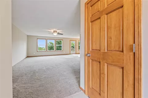 10361 Hawks Pointe Trl, Roscoe, IL 61073 photo 3