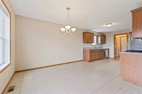 10361 Hawks Pointe Trl, Roscoe, IL 61073 photo 6