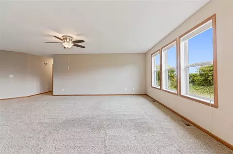 10361 Hawks Pointe Trl, Roscoe, IL 61073 photo 17
