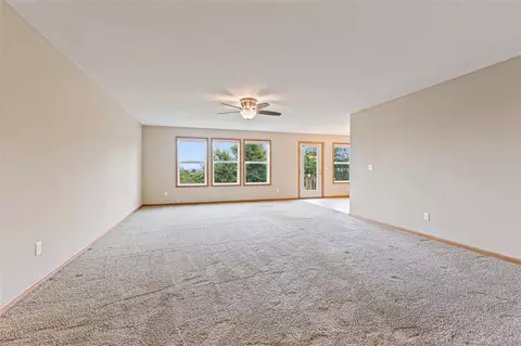 10361 Hawks Pointe Trl, Roscoe, IL 61073 photo 4