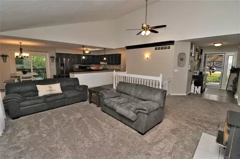 208 Phillips Dr, Winnebago, IL 61088 photo 4
