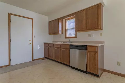 6641 Sutter Dr, Roscoe, IL 61073 photo 9