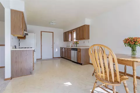 6641 Sutter Dr, Roscoe, IL 61073 photo 8