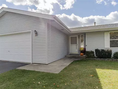 6641 Sutter Dr, Roscoe, IL 61073 photo 2