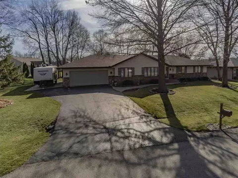 7493 Haymaker Ln, Cherry Valley, IL 61016 photo 2