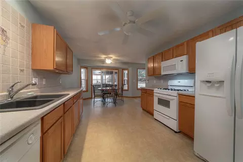 805 Hampton Dr, Byron, IL 61010 photo 5