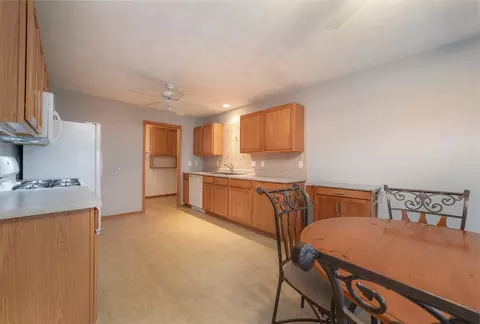 805 Hampton Dr, Byron, IL 61010 photo 6