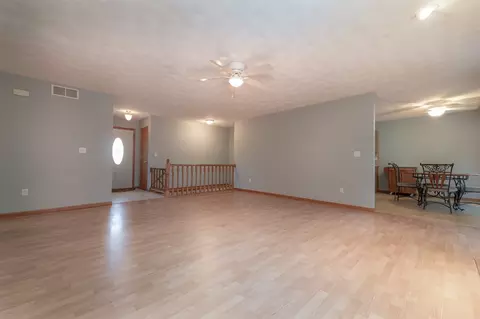 805 Hampton Dr, Byron, IL 61010 photo 2
