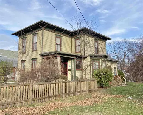 729 Bluff St, Beloit, WI 53511 photo 1