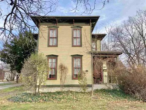729 Bluff St, Beloit, WI 53511 photo 2
