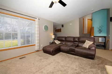 625 Moth St, Pecatonica, IL 61063 photo 6