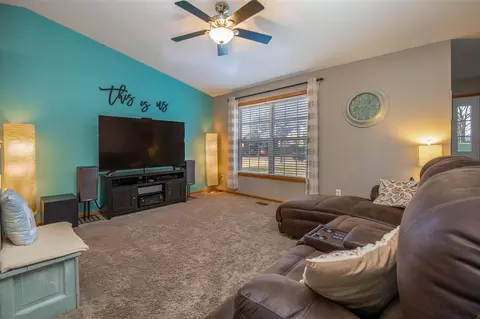 625 Moth St, Pecatonica, IL 61063 photo 4