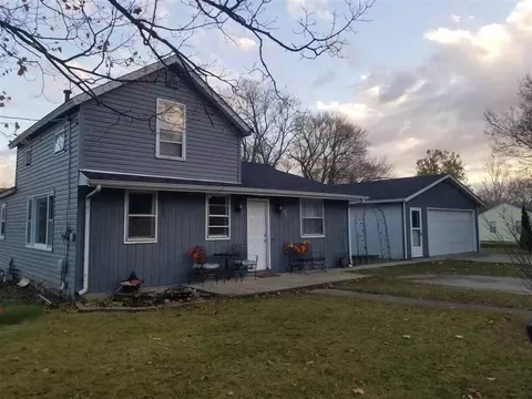 465 W 5th St, Pecatonica, IL 61063 photo 1