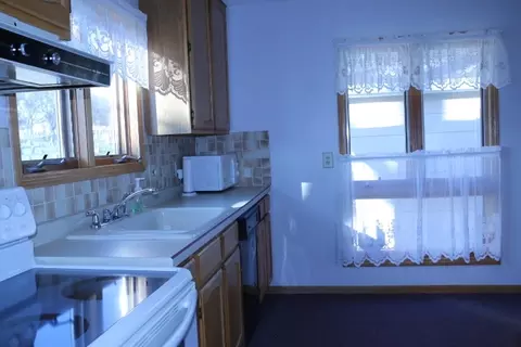 856 W Homer St, Freeport, IL 61032 photo 9