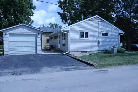 856 W Homer St, Freeport, IL 61032 photo 4
