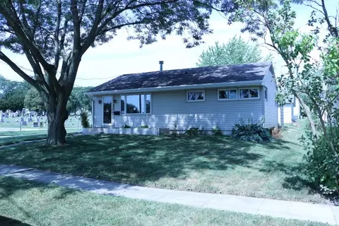856 W Homer St, Freeport, IL 61032 photo 1