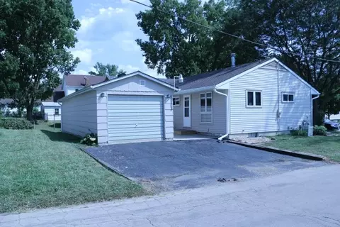 856 W Homer St, Freeport, IL 61032 photo 3