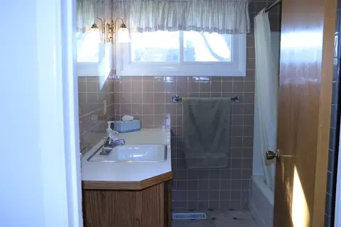 856 W Homer St, Freeport, IL 61032 photo 16