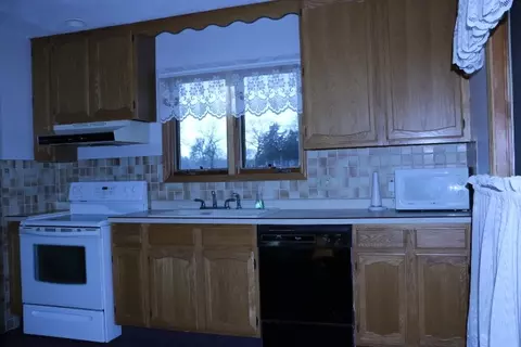 856 W Homer St, Freeport, IL 61032 photo 10
