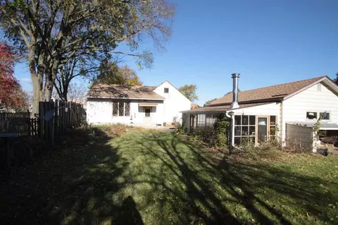 417 E Locust St, Belvidere, IL 61008 photo 4