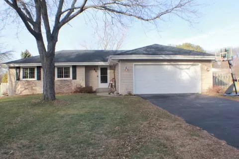 5676 Flatwillow Dr, Roscoe, IL 61073 photo 1