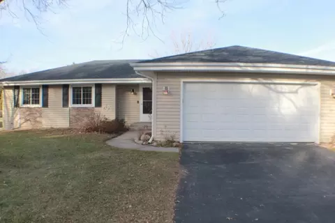 5676 Flatwillow Dr, Roscoe, IL 61073 photo 2