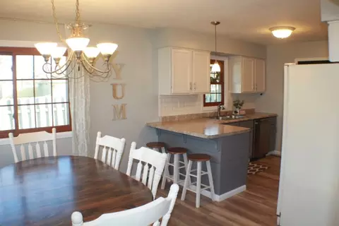 5676 Flatwillow Dr, Roscoe, IL 61073 photo 9