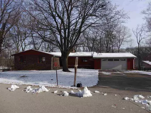817 Tomahawk Dr, Oregon, IL 61061 photo 2