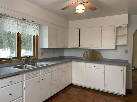 7604 Manchester Rd, Capron, IL 61012 photo 11