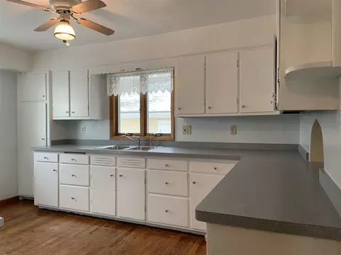7604 Manchester Rd, Capron, IL 61012 photo 10