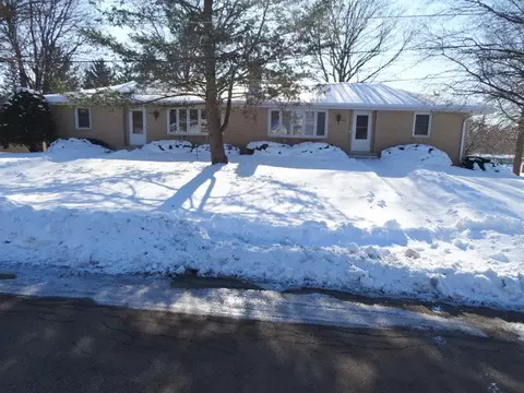 2375 Robin, Freeport, IL 61032 photo 1