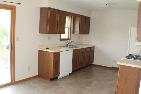 6673 Meadowbrook St, Roscoe, IL 61073 photo 2