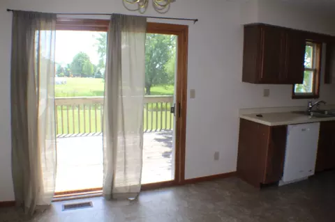 6673 Meadowbrook St, Roscoe, IL 61073 photo 3