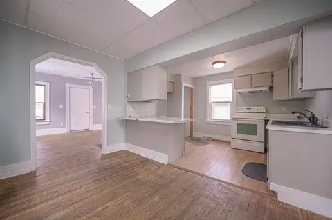 223 E 6th St, Pecatonica, IL 61063 photo 9