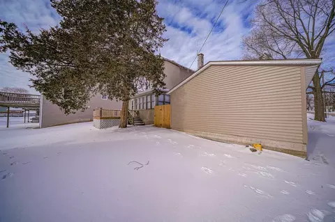 223 E 6th St, Pecatonica, IL 61063 photo 3