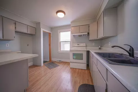 223 E 6th St, Pecatonica, IL 61063 photo 7