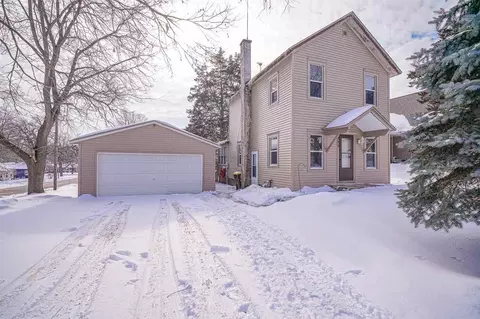 223 E 6th St, Pecatonica, IL 61063 photo 2