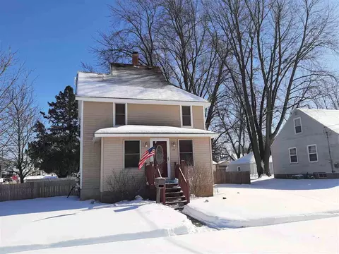 1104 Maple Ave, Belvidere, IL 61008 photo 2