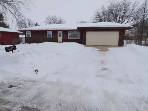 2020 Cimarron Dr, Freeport, IL 61032 photo 1