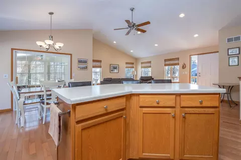 716 Heathcliff Ct, Lake Summerset, IL 61019 photo 11