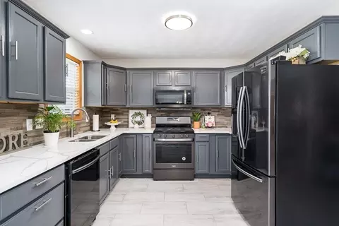 725 Hampton Dr, Byron, IL 61010 photo 4
